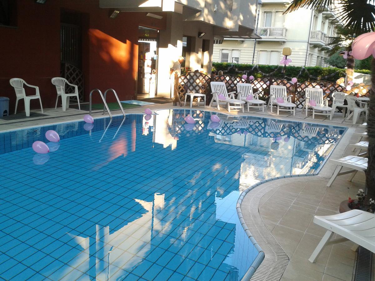 Hotel Giglio Rimini Exteriör bild