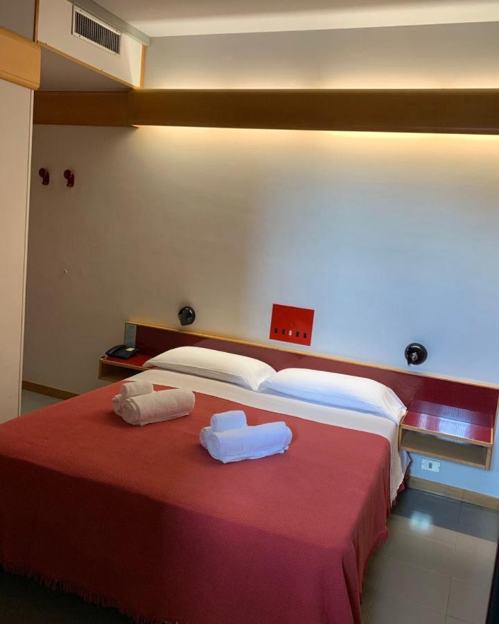 Hotel Giglio Rimini Exteriör bild