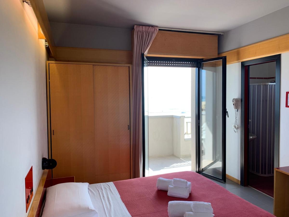Hotel Giglio Rimini Exteriör bild