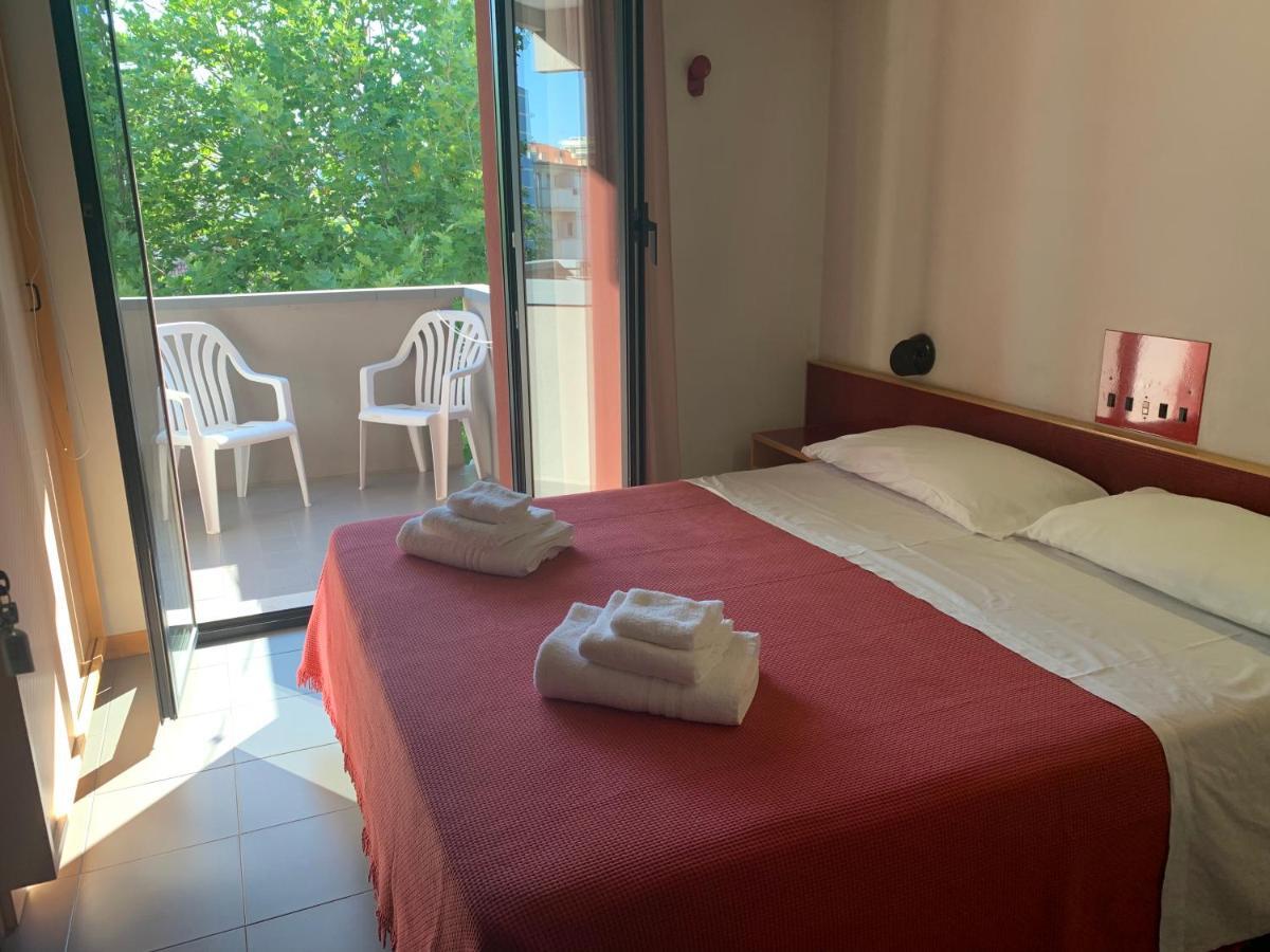 Hotel Giglio Rimini Exteriör bild